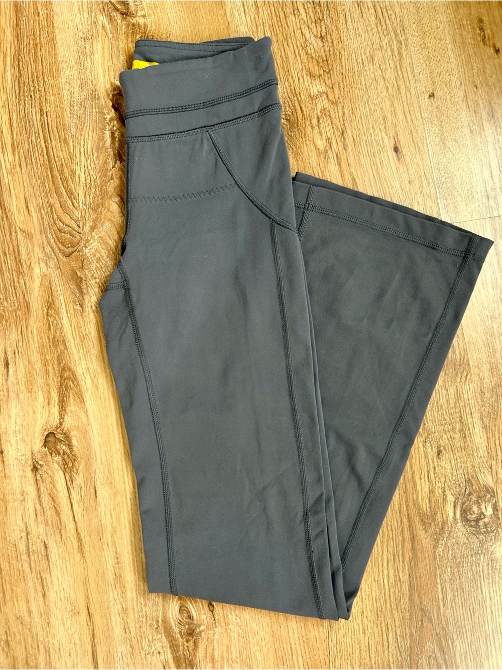 🩶 •3/$20• Lolë Active Flare Pants